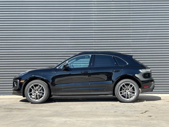 Certified 2025 Porsche Macan image 2