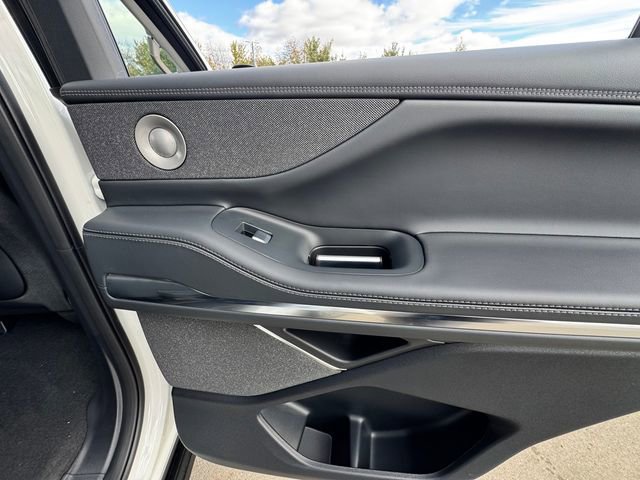 New 2025 Lincoln Navigator Reserve image 13