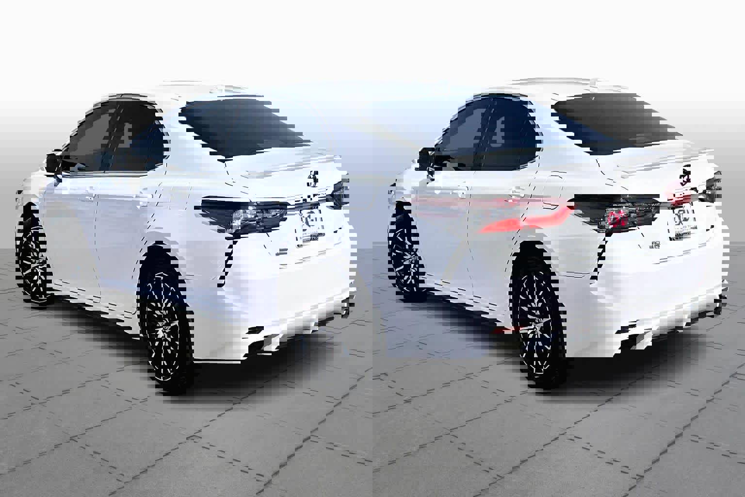 Used 2023 Toyota Camry SE image 12