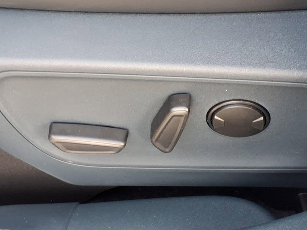 New 2026 Ford Maverick Lariat w/ Black Appearance Package image 18