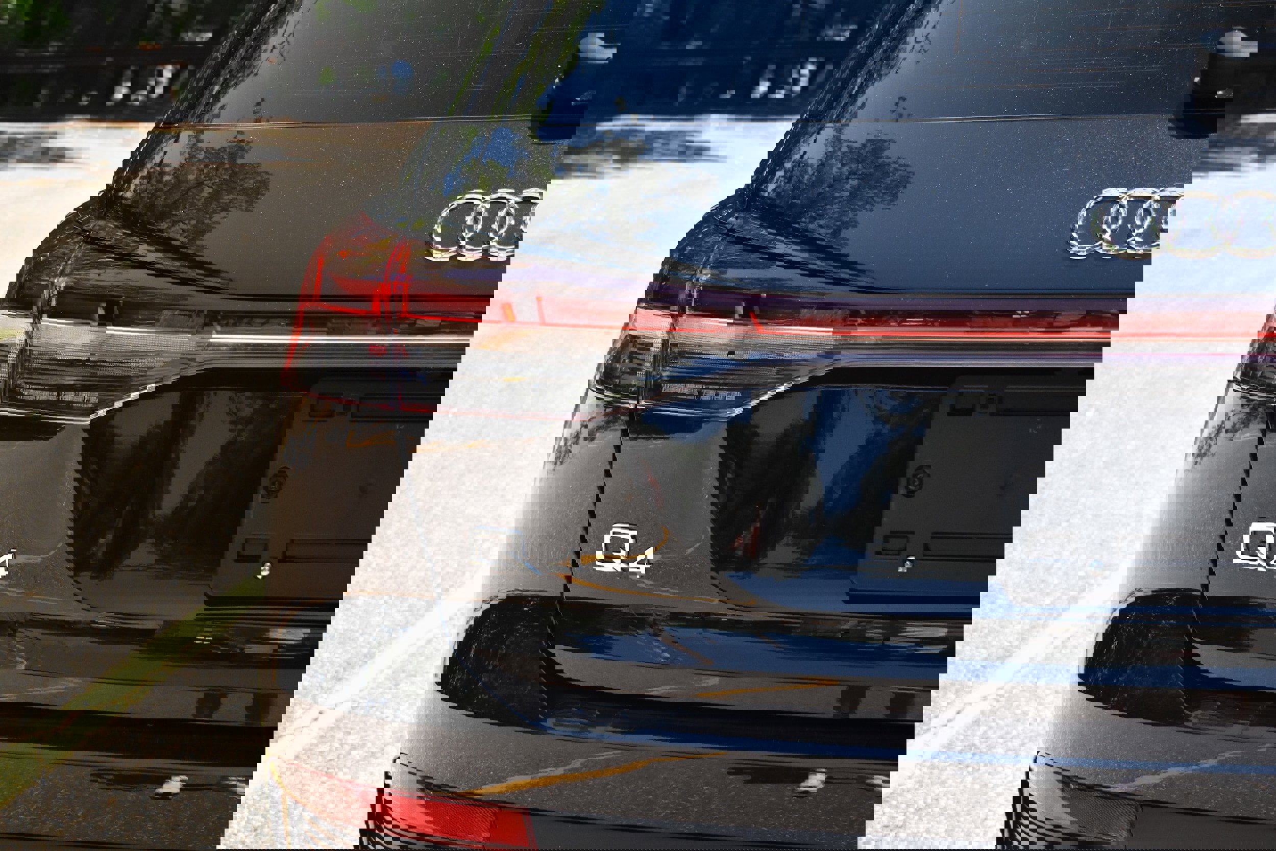 Used 2022 Audi Q4 e-tron Premium Plus w/ Premium Plus image 17