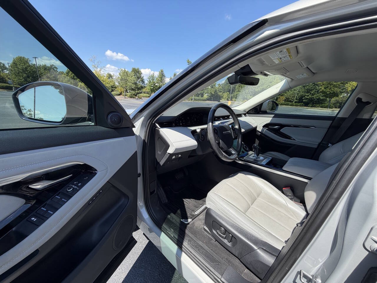 Used 2020 Land Rover Range Rover Evoque SE AWD/4WD image 12