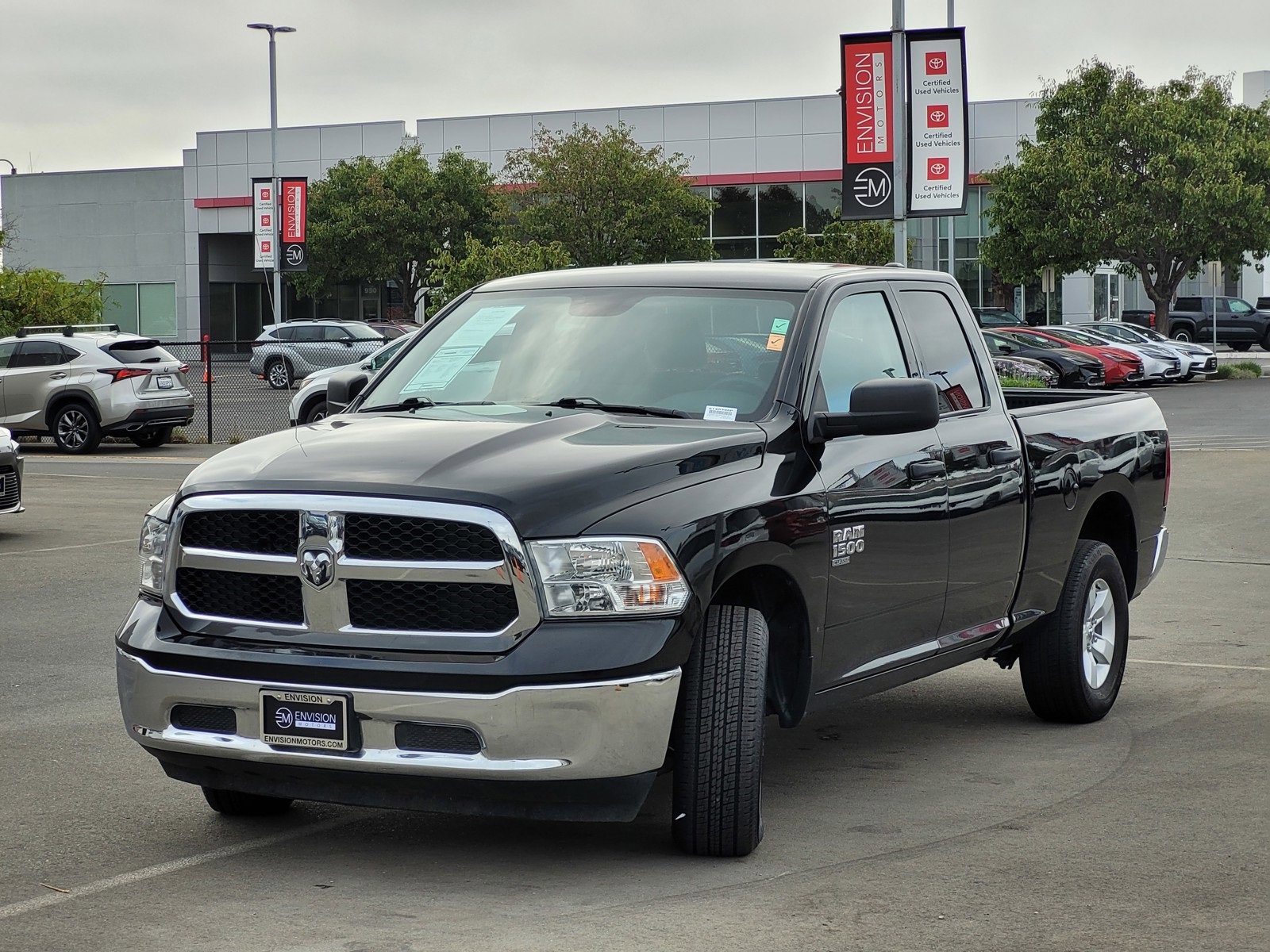 Used 2024 RAM 1500 Classic SLT image 9