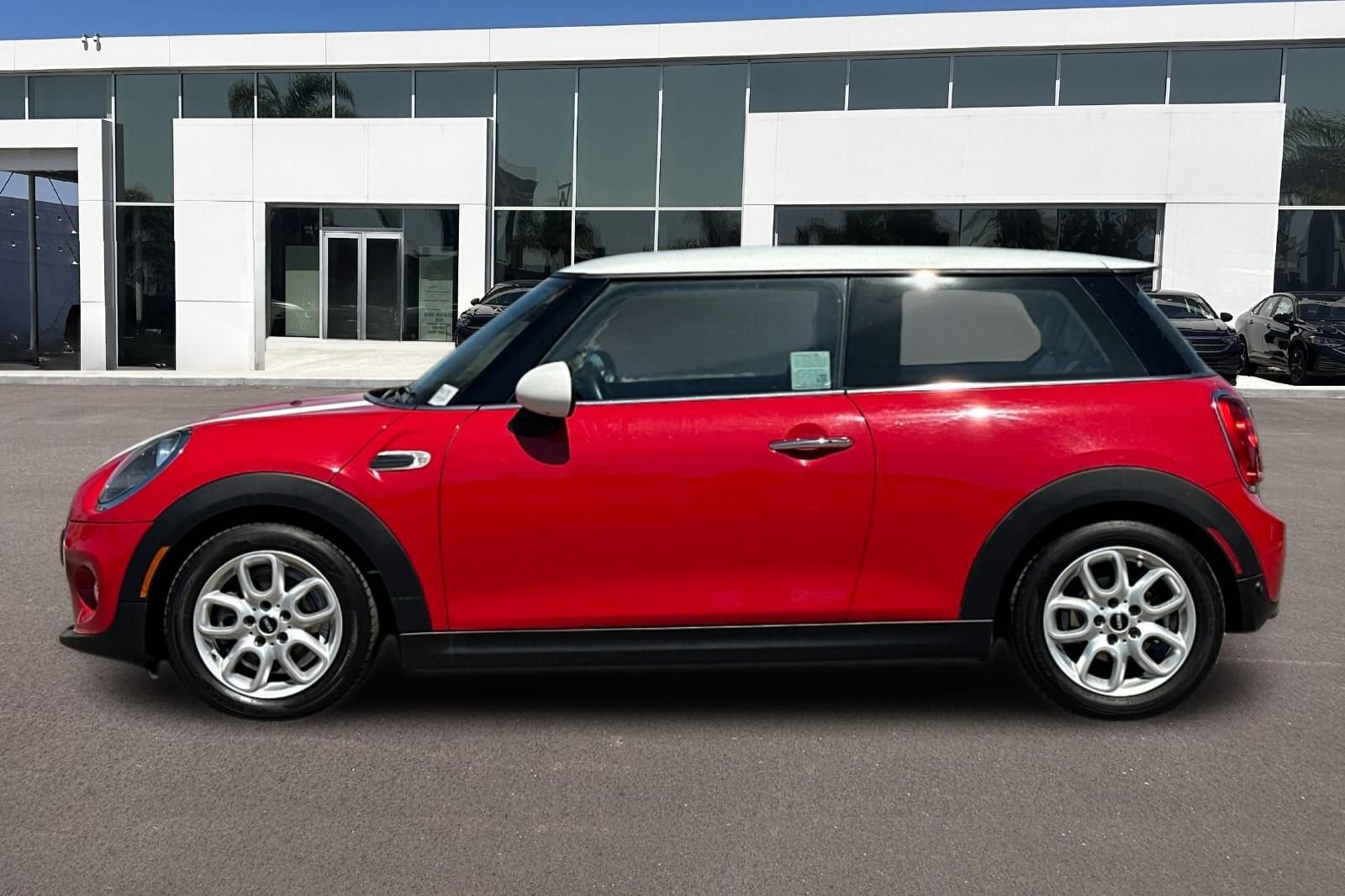 Used 2019 MINI Cooper 2-Door Hardtop w/ Signature Upholstery Package image 6