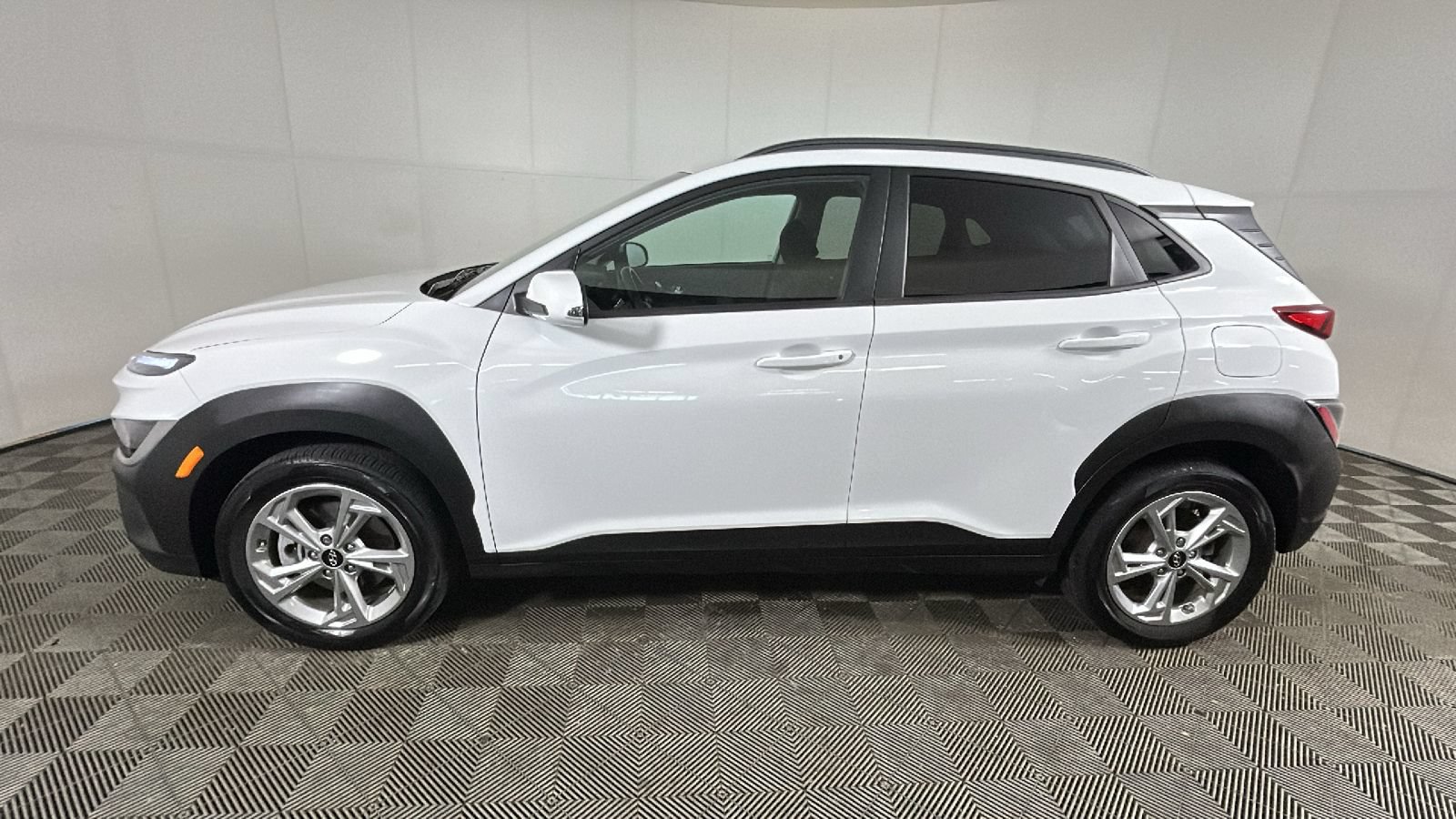 Certified 2023 Hyundai Kona SEL w/ Convenience Package AWD/4WD image 7