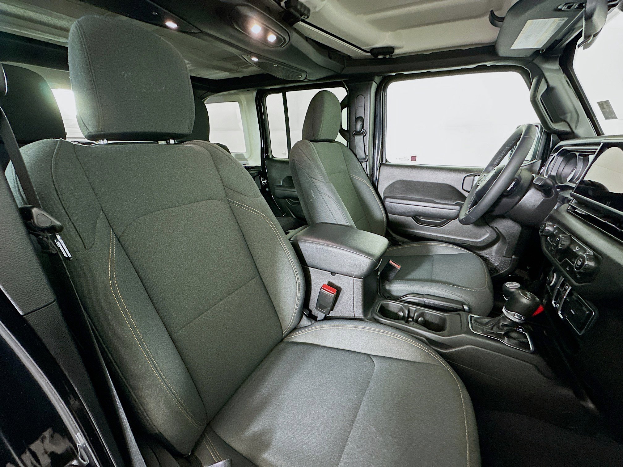 Used 2025 Jeep Wrangler Sport S image 29