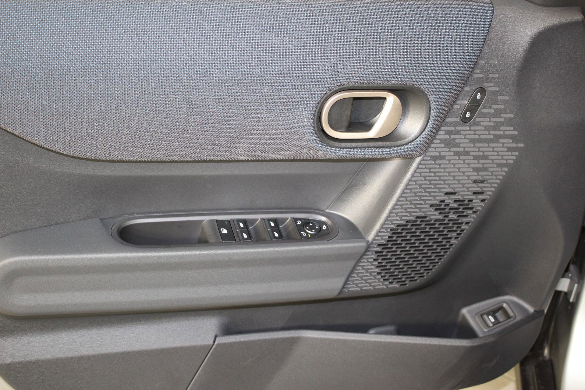 Used 2026 MINI Cooper 4-Door Hardtop FWD image 12