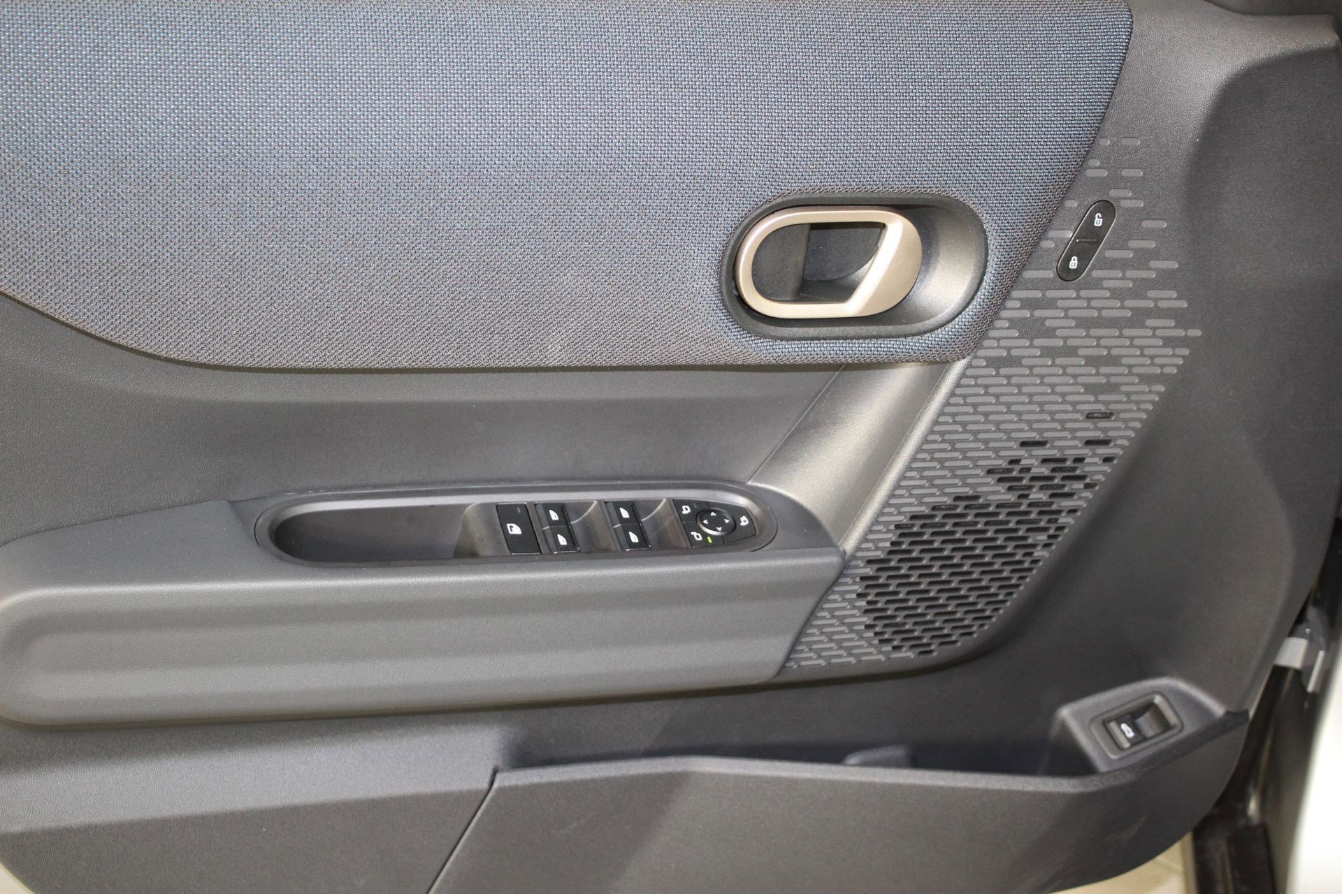 Used 2026 MINI Cooper 4-Door Hardtop FWD image 12