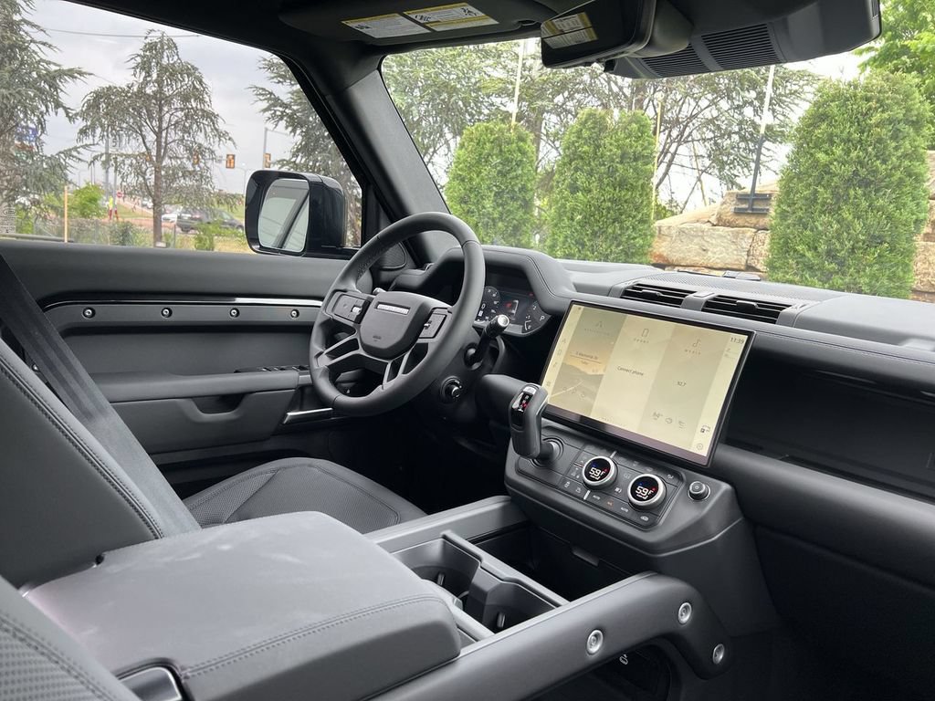 New 2026 Land Rover Defender 130 X-Dynamic SE AWD/4WD image 14