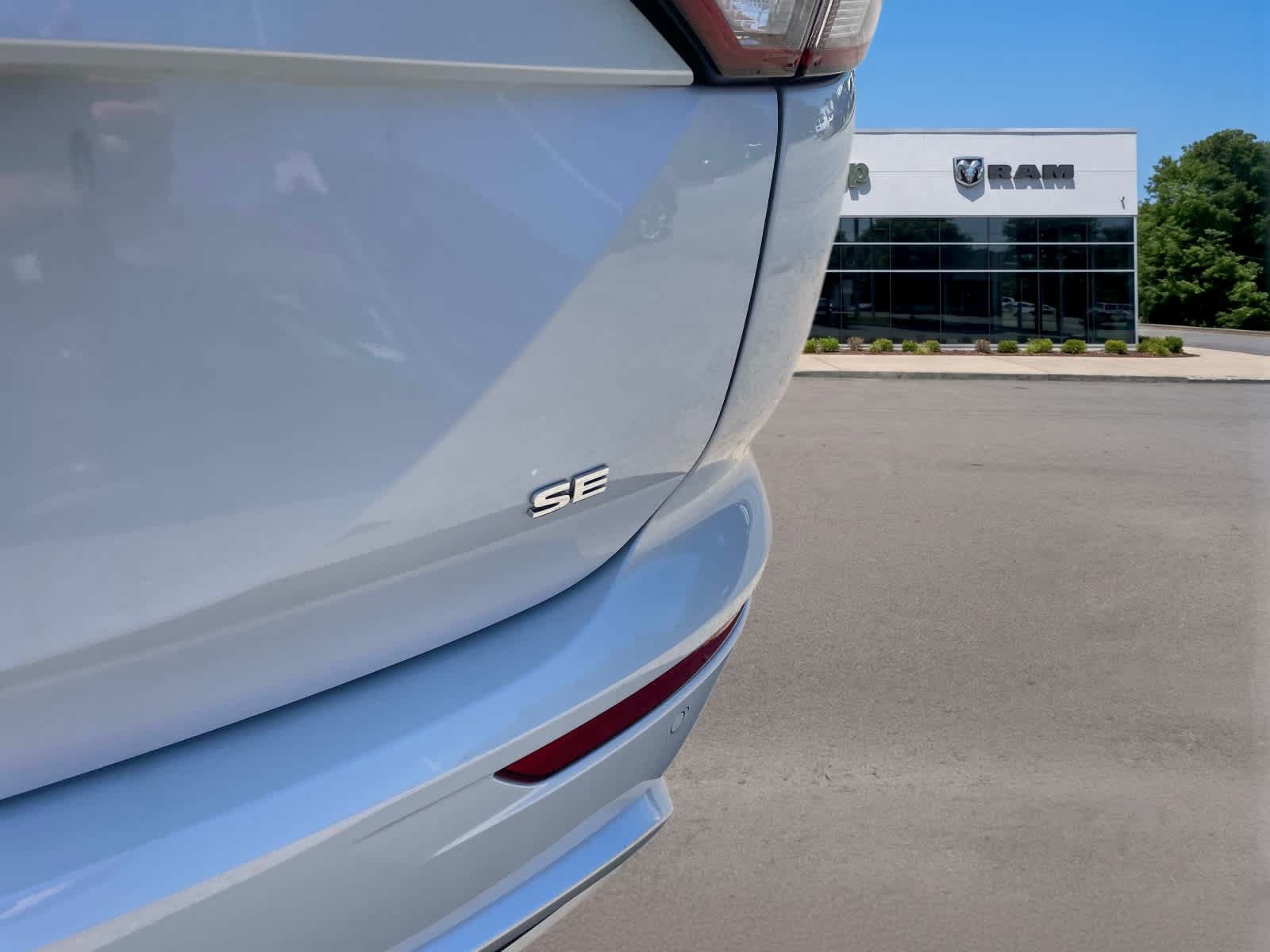 Used 2024 Mitsubishi Outlander SE AWD/4WD image 6