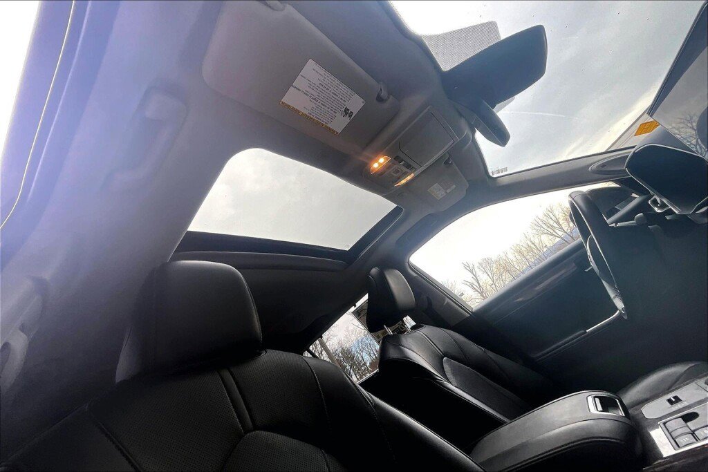 Used 2023 Toyota Highlander Limited image 12