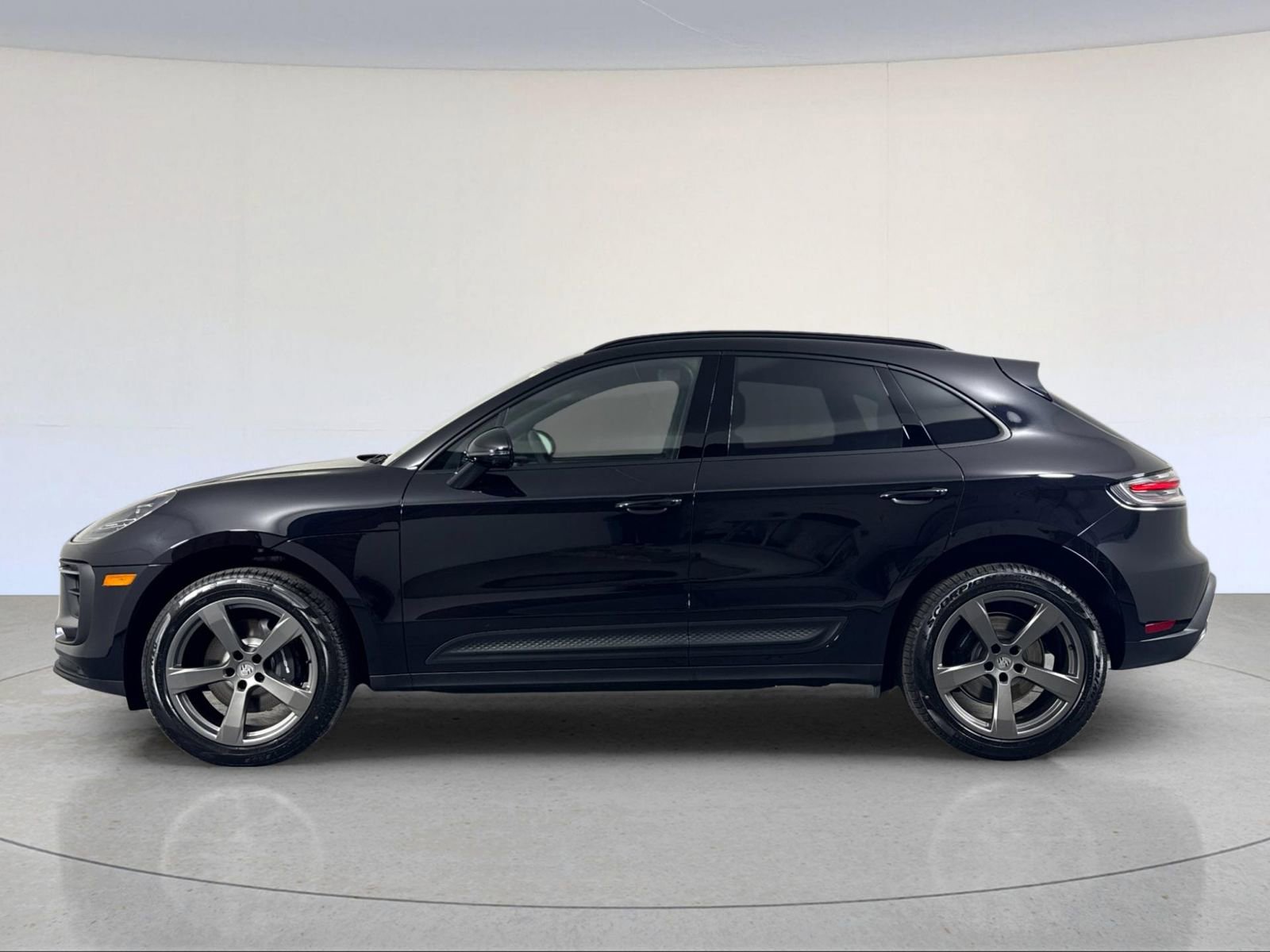 New 2026 Porsche Macan AWD/4WD image 2