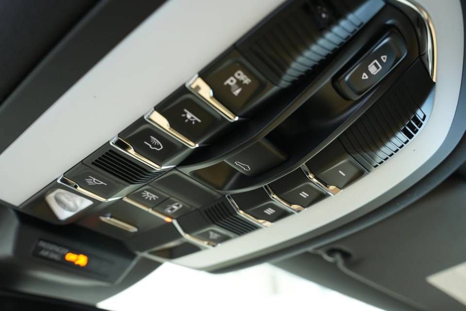 Certified 2026 Porsche Macan AWD/4WD image 35