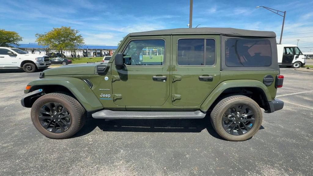 Used 2023 Jeep Wrangler Unlimited Sahara w/ Cold Weather Group AWD/4WD image 5