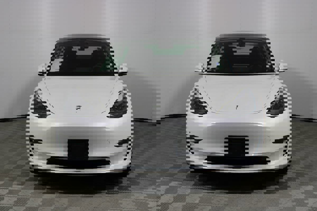 Used 2023 Tesla Model 3 Performance image 2