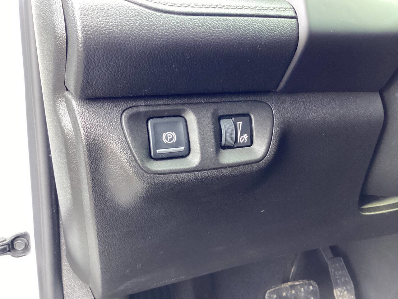 Used 2018 GMC Acadia SLE w/ LPO, Cargo Package image 26