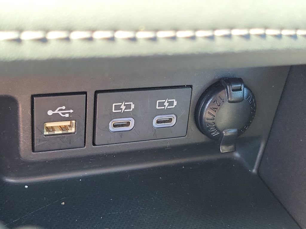 Used 2024 Toyota Highlander XLE image 10