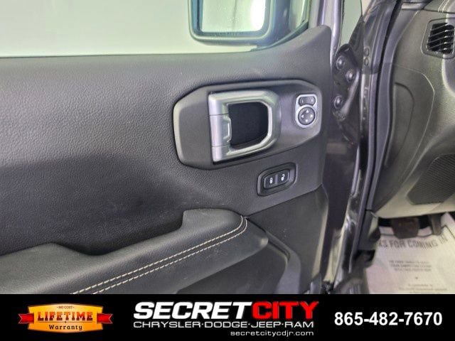 Used 2023 Jeep Wrangler Unlimited Sahara AWD/4WD image 12
