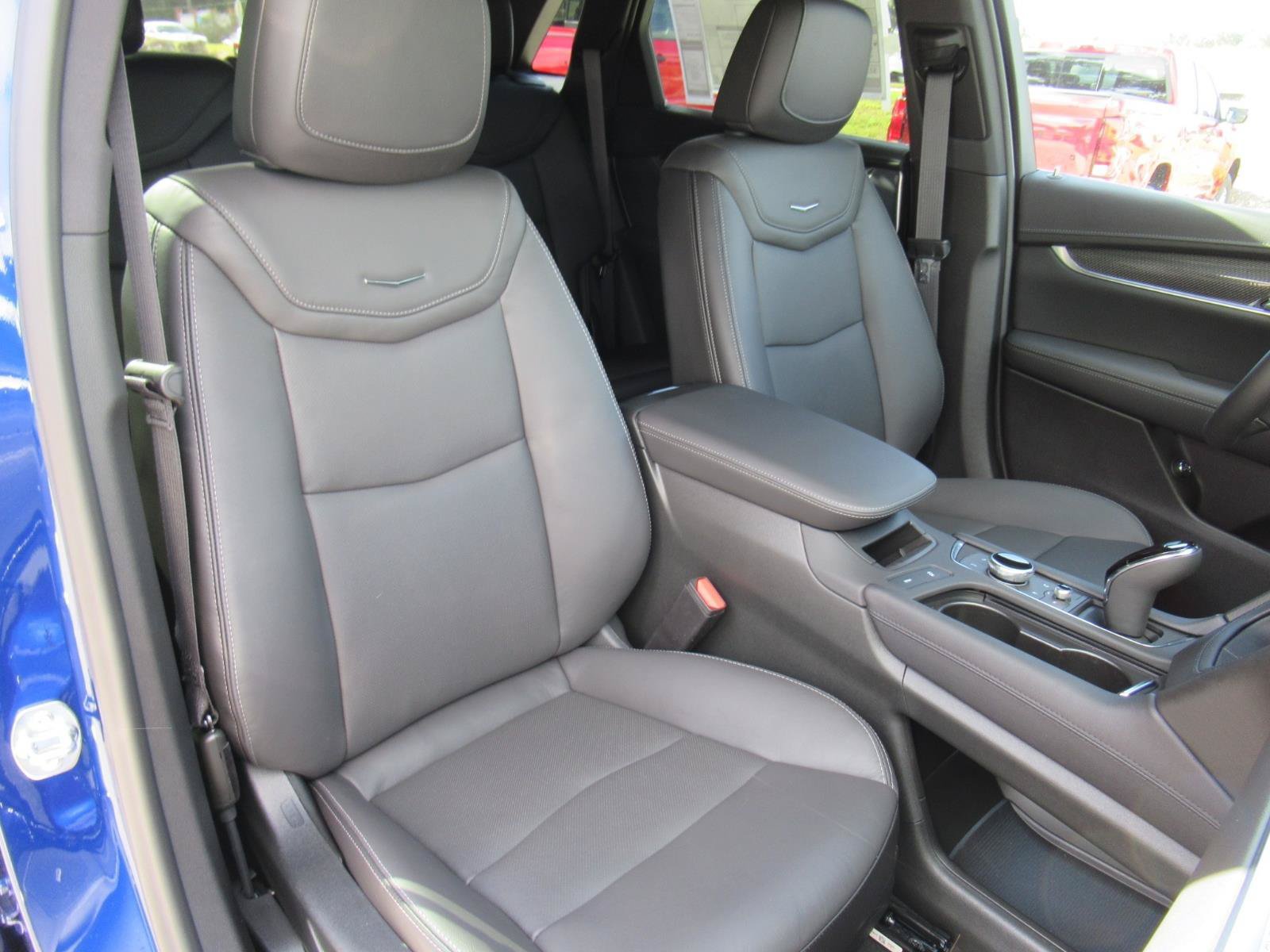 New 2026 Cadillac XT5 Sportv w/ LPO, Floor Liner Package AWD/4WD image 8