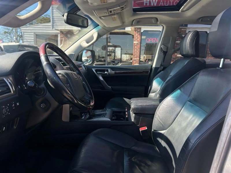 Used 2016 Lexus GX 460 w/ Premium Package AWD/4WD image 9