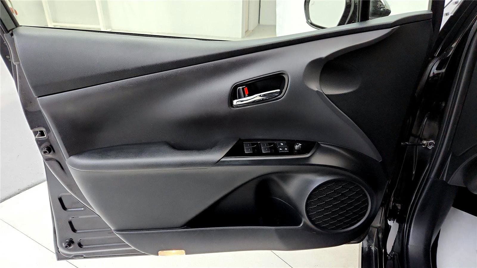 Certified 2019 Toyota Prius LE image 22