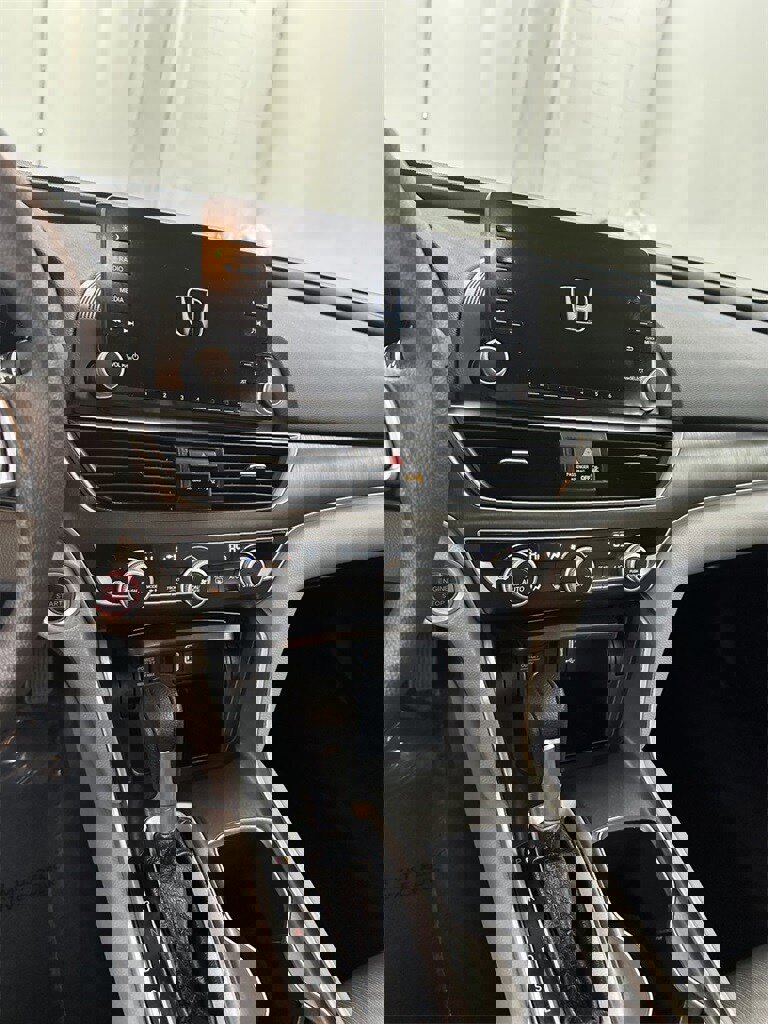 Used 2019 Honda Accord LX image 18