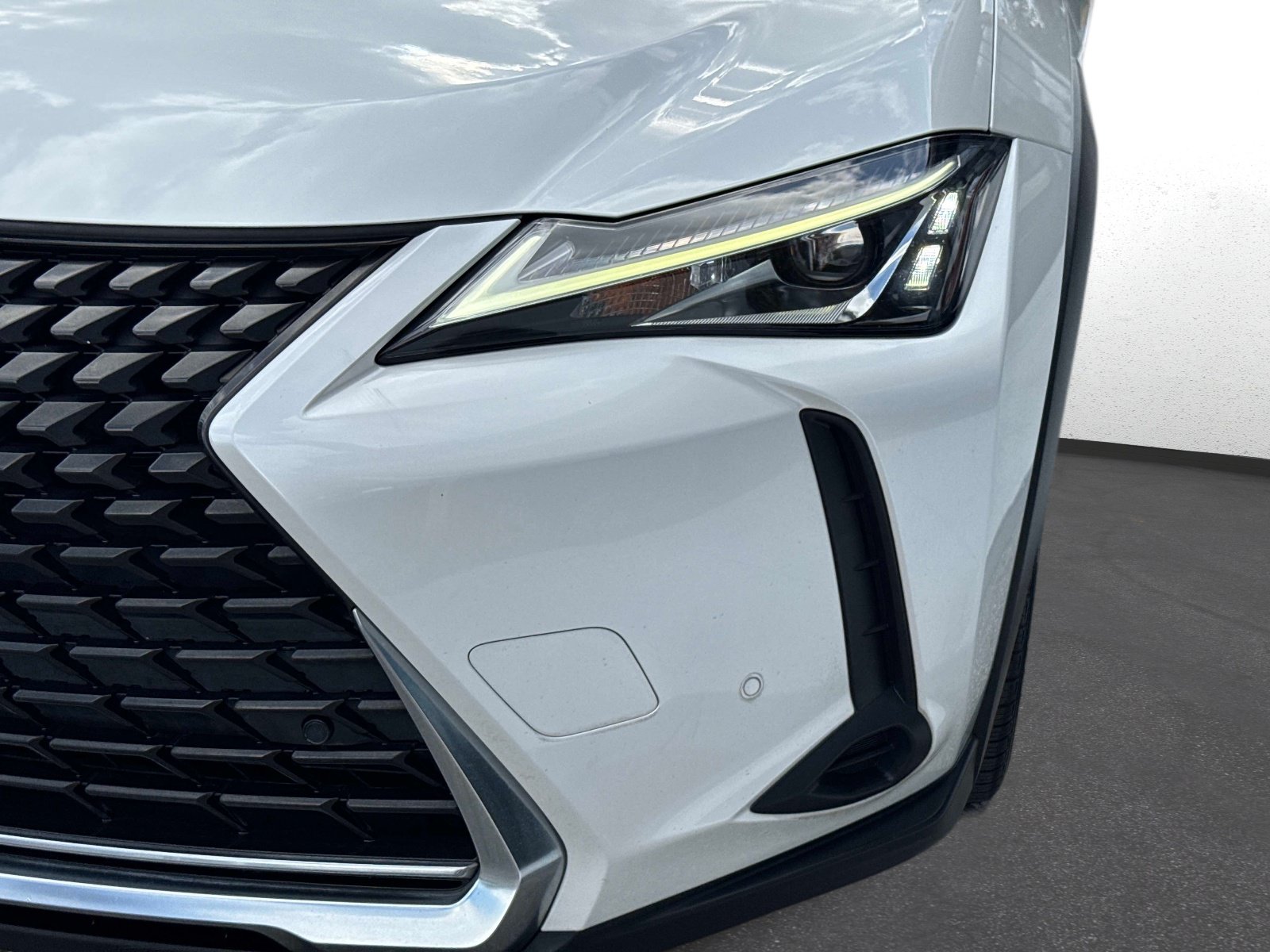 Used 2022 Lexus UX 250h w/ Accessory Package (Z2) AWD/4WD image 9