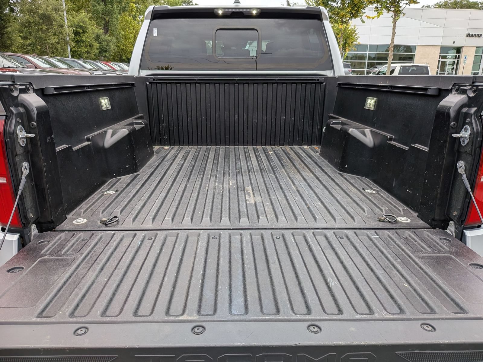 Used 2024 Toyota Tacoma SR5 AWD/4WD image 31