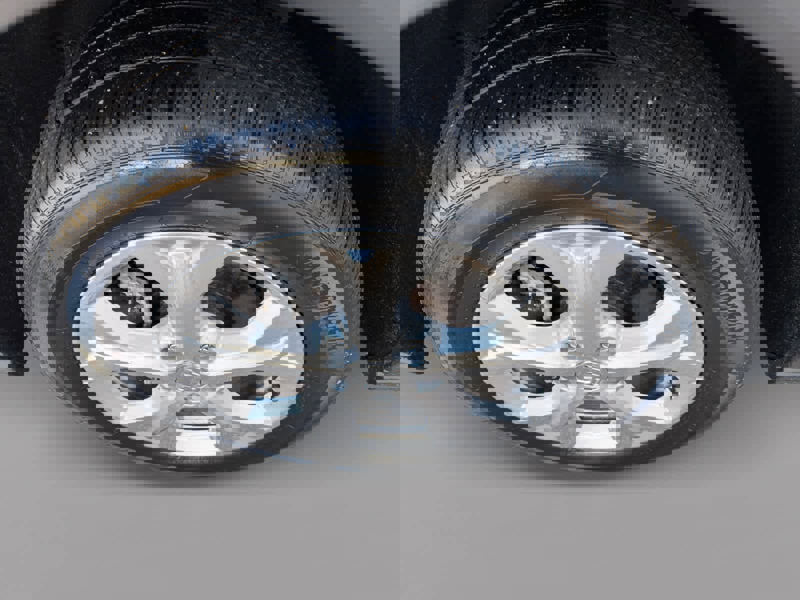 Used 2023 Honda HR-V LX image 9