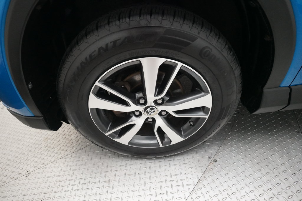 Used 2018 Toyota RAV4 XLE w/ Plus Extra Value Package AWD/4WD image 25