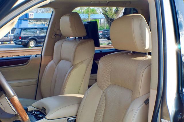 Used 2018 Lexus LX 570 4WD w/ Luxury Package image 18
