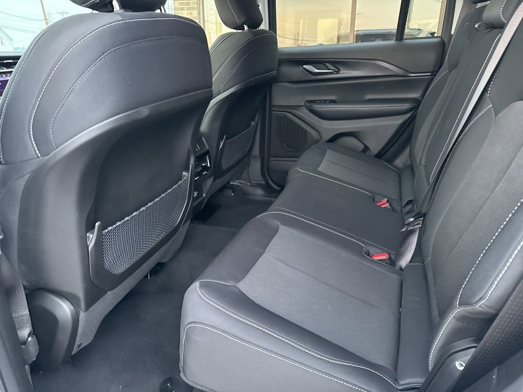 Used 2024 Jeep Grand Cherokee Laredo X image 47