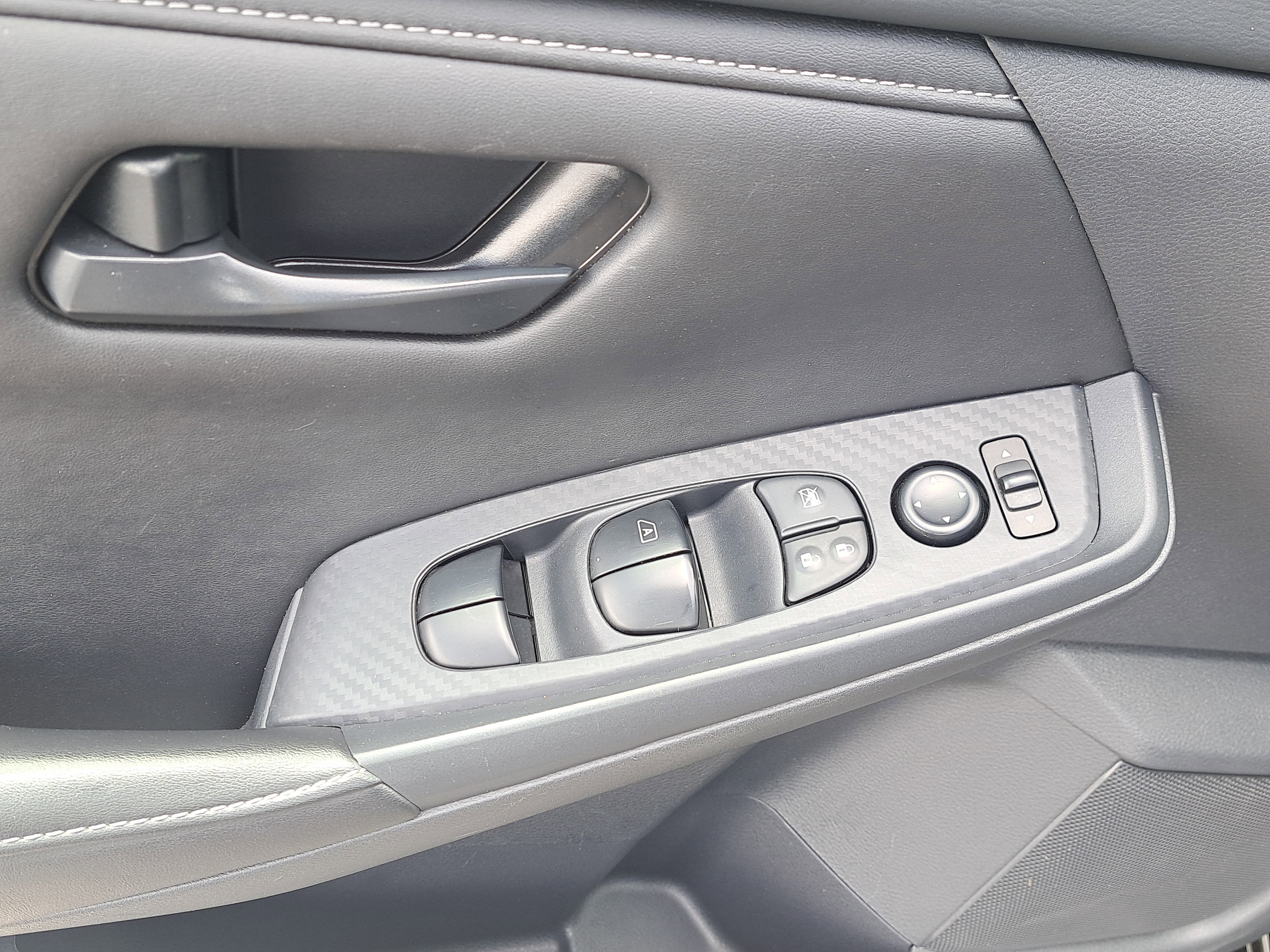 Used 2025 Nissan Sentra S image 11