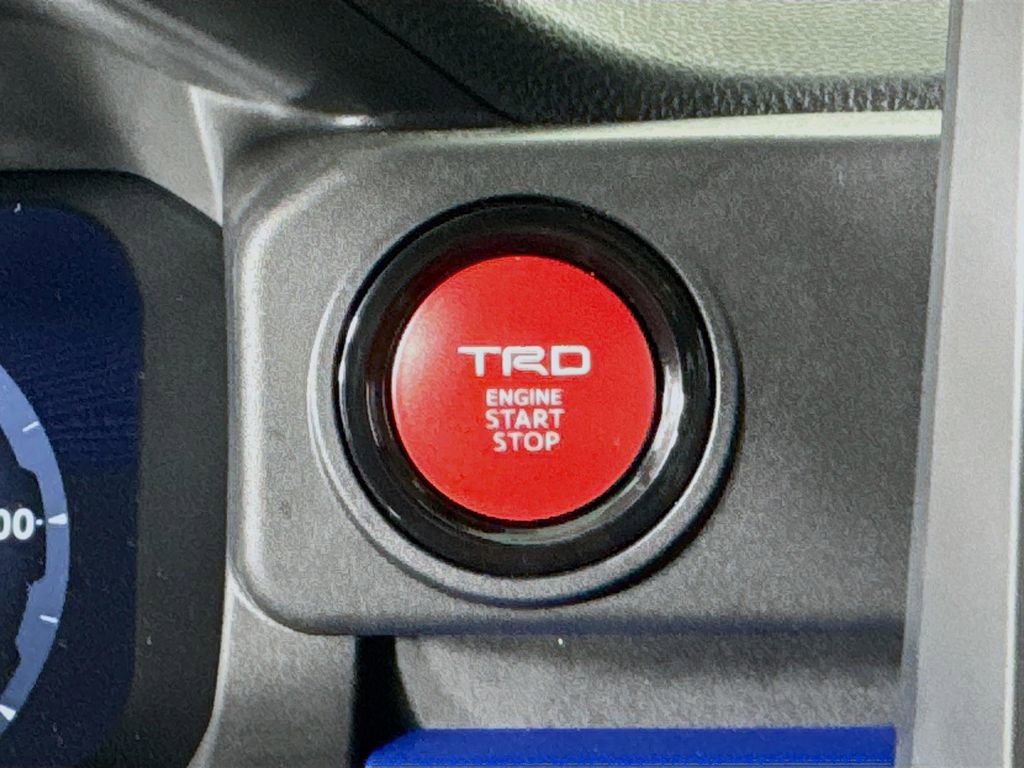 Used 2025 Toyota Tacoma TRD Off-Road image 32