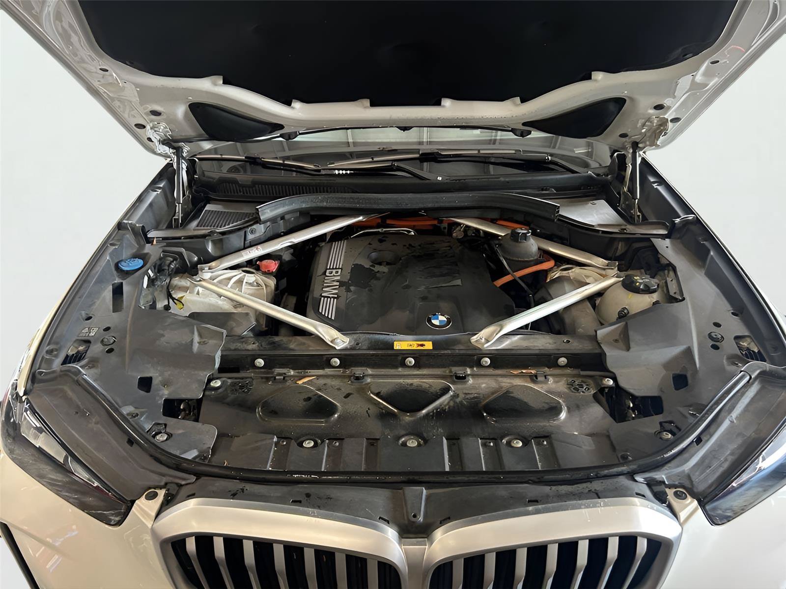 Used 2025 BMW X5 xDrive50e AWD/4WD image 27