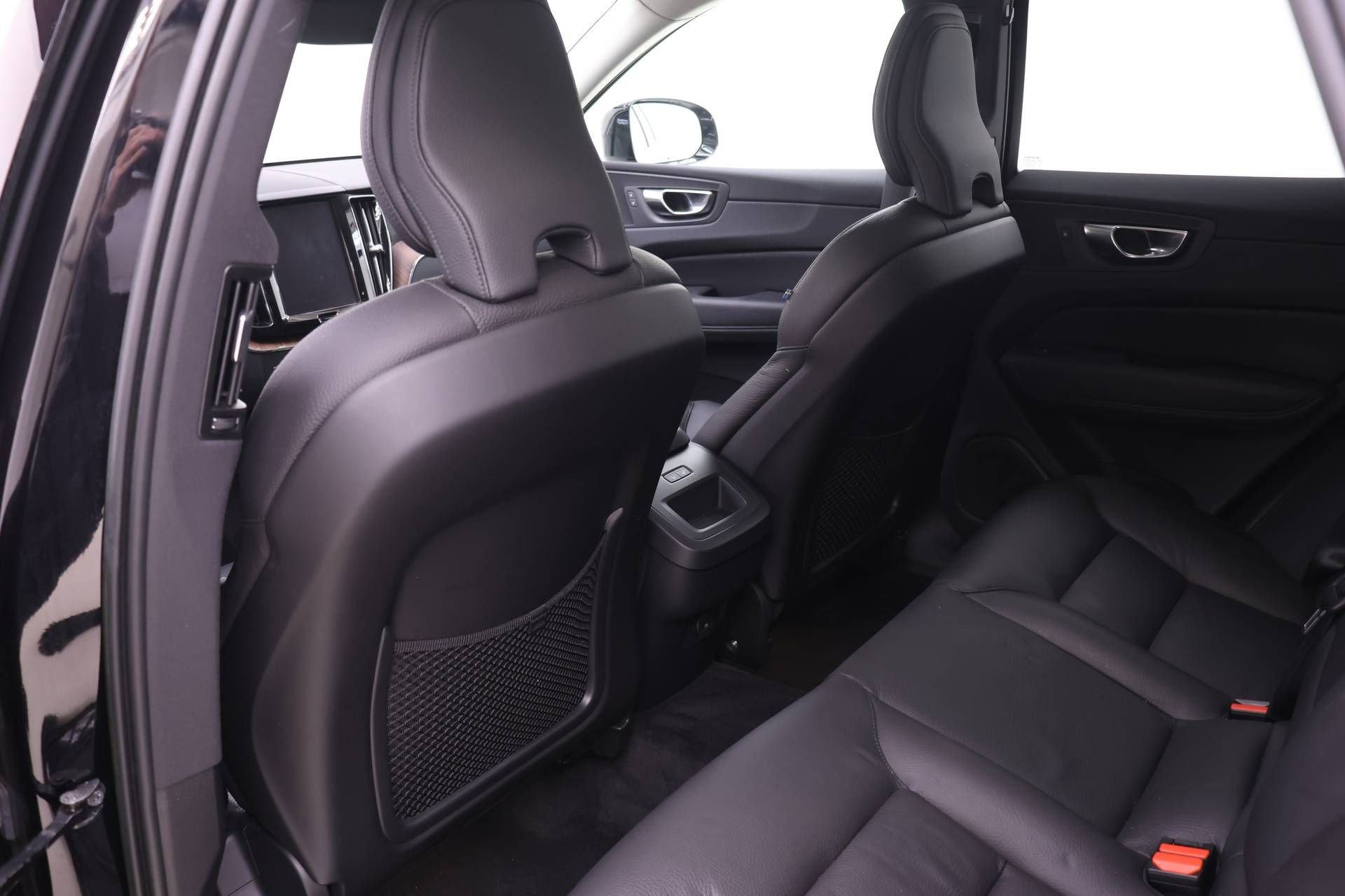 Certified 2023 Volvo XC60 B5 Plus w/ Climate Package AWD/4WD image 14