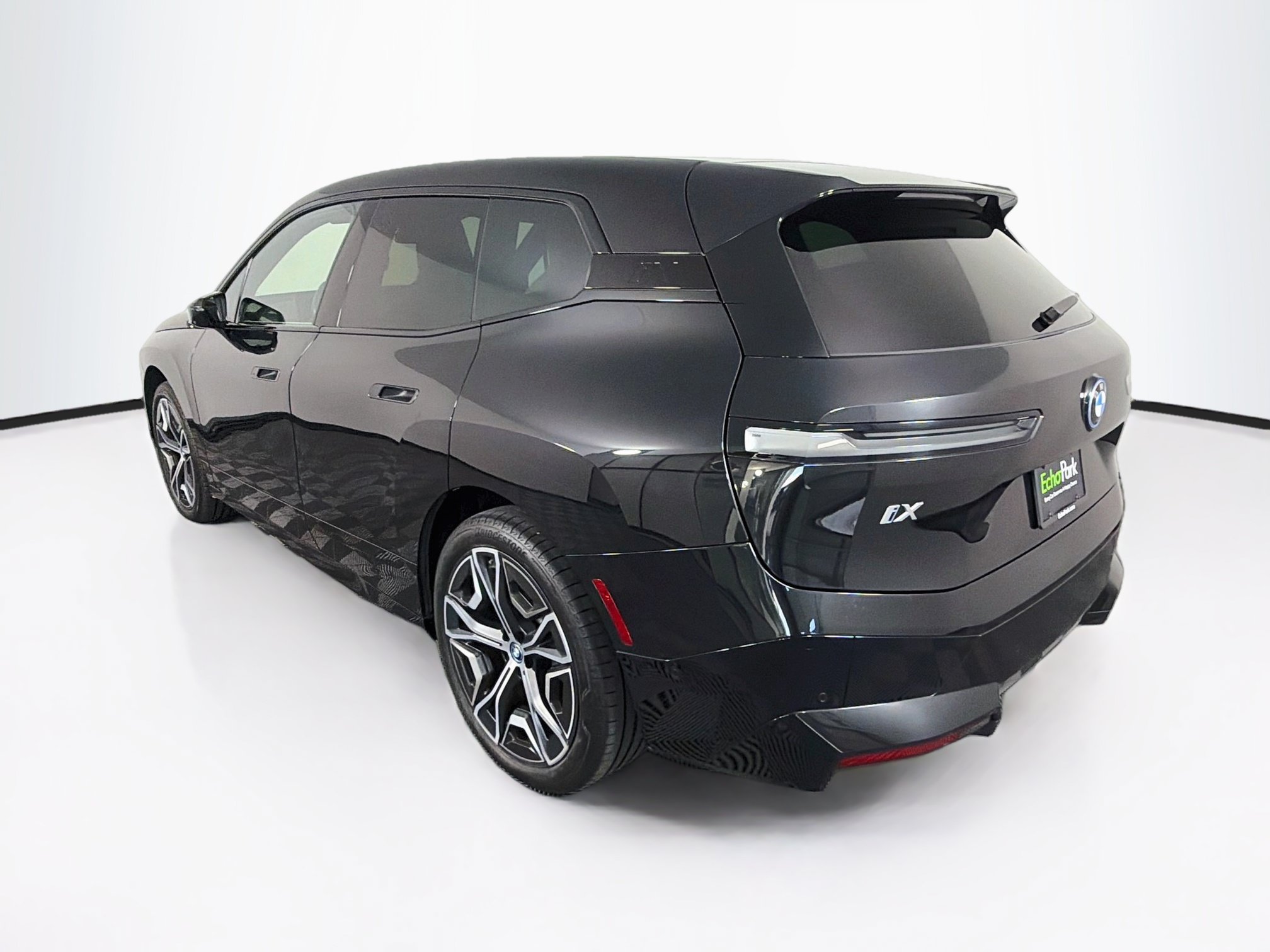Used 2024 BMW iX xDrive50 w/ Premium Package AWD/4WD image 5