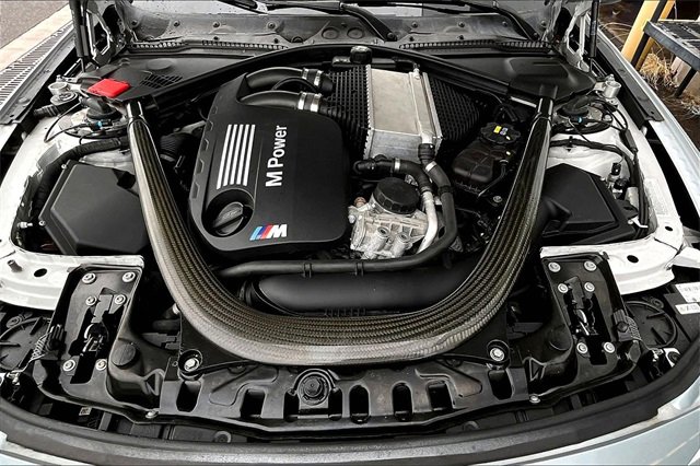 Used 2015 BMW M4 Convertible image 9