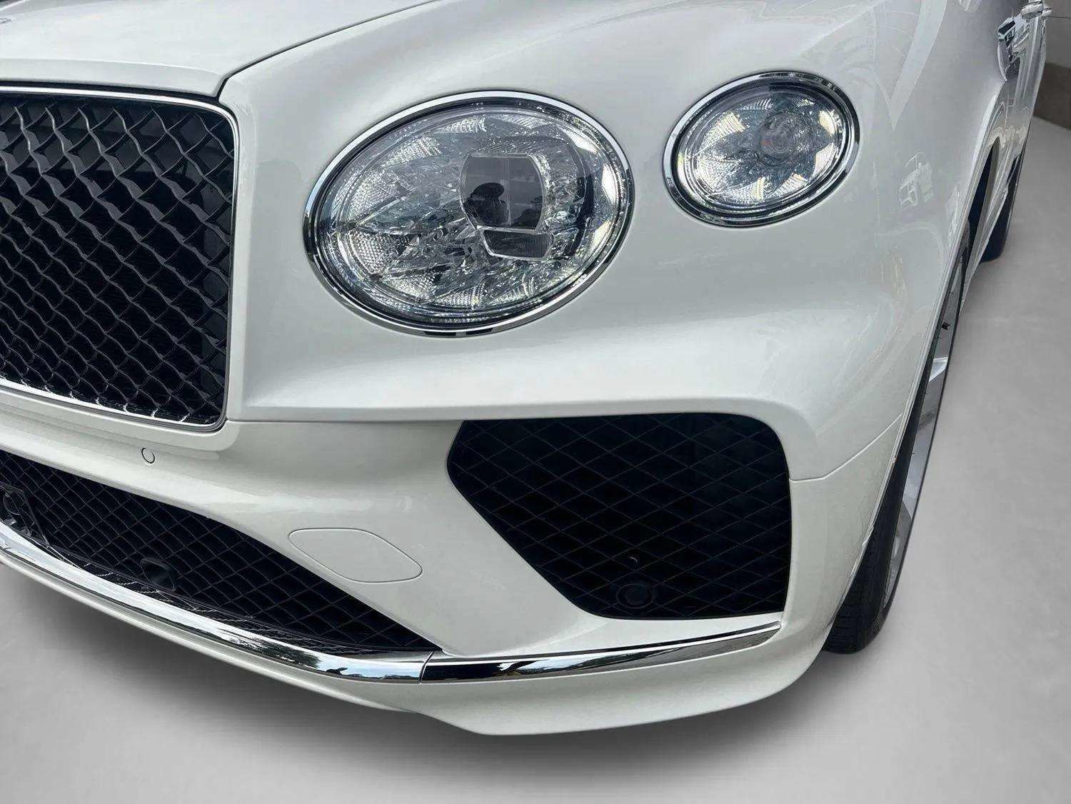 Certified 2025 Bentley Bentayga AWD/4WD image 39