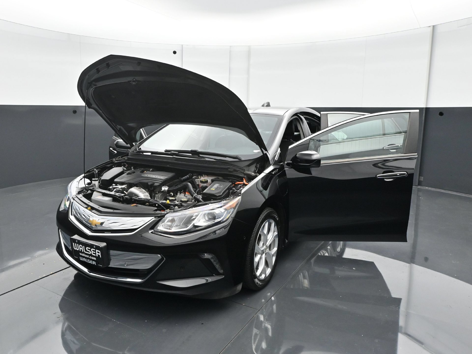 Used 2017 Chevrolet Volt Premier FWD image 25