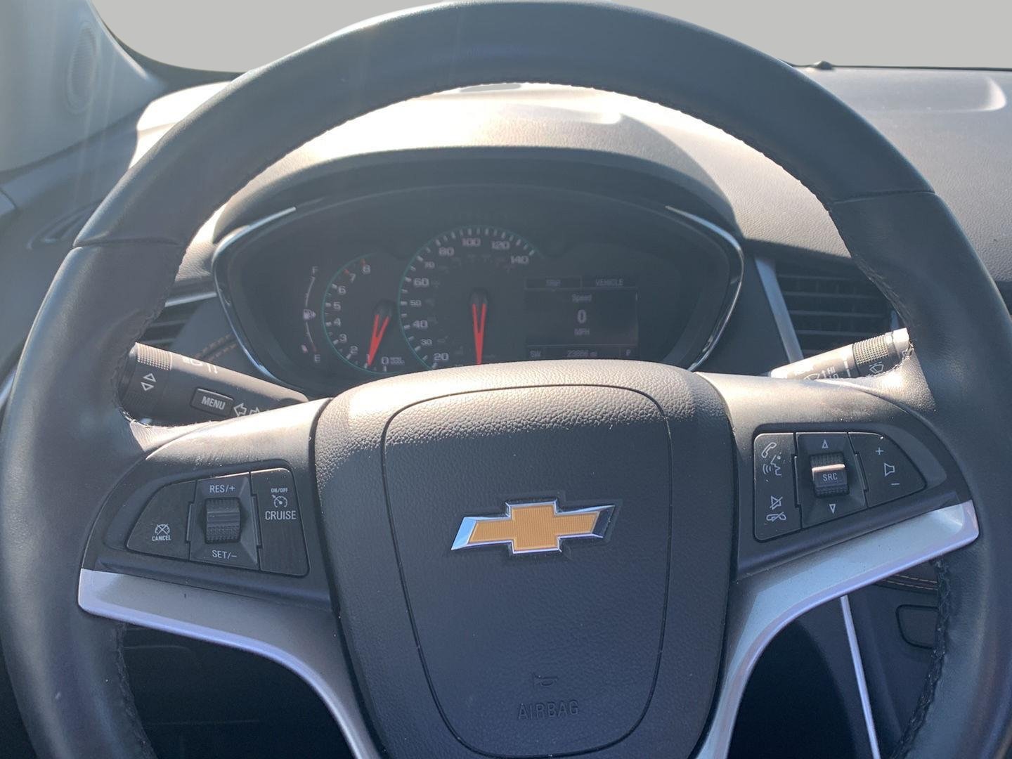 Used 2021 Chevrolet Trax LT w/ Premium Seat Package AWD/4WD image 9