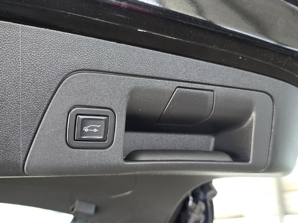 Used 2023 Buick Envision Avenir AWD/4WD image 13