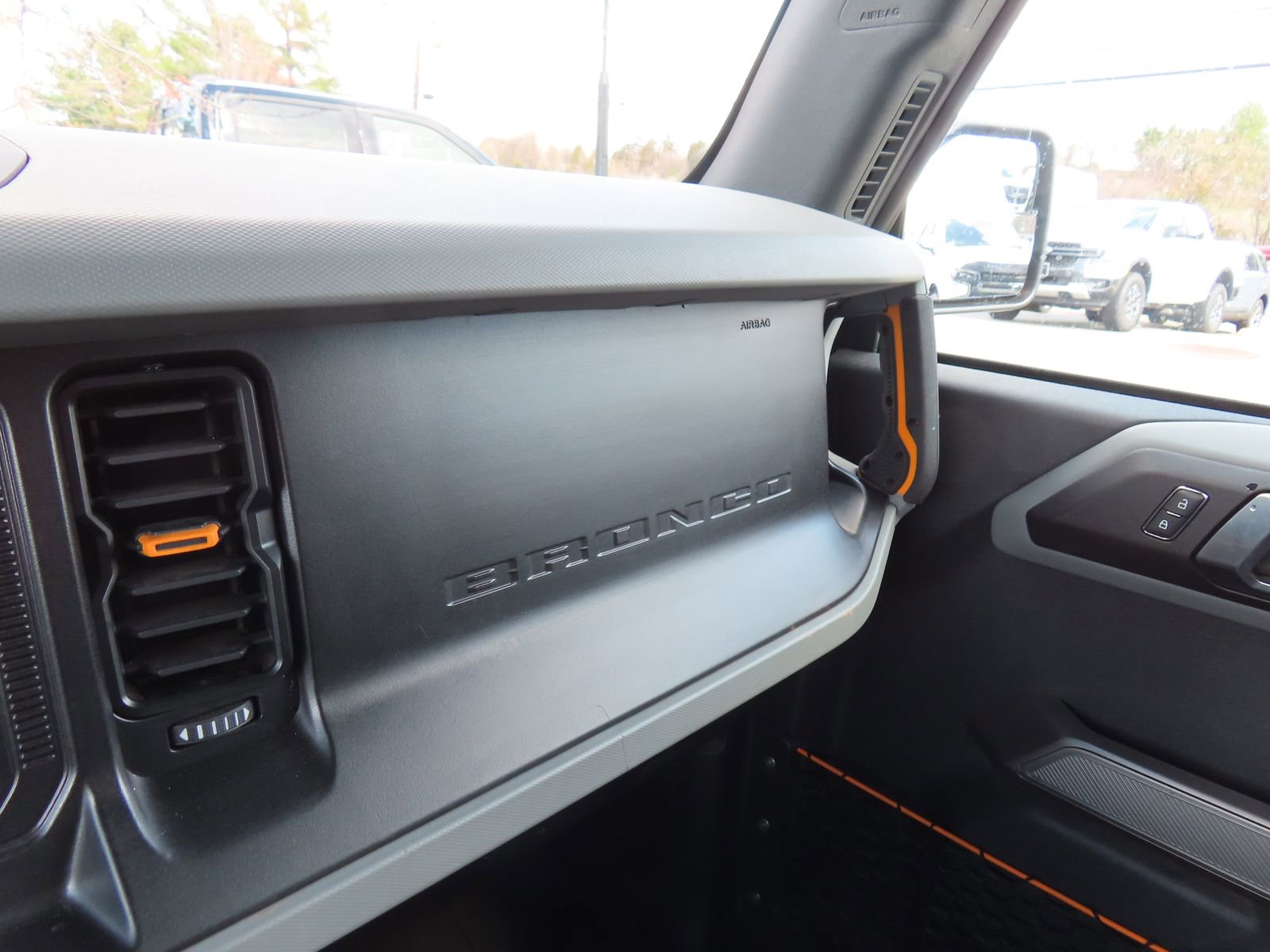 Certified 2022 Ford Bronco Badlands w/ Sasquatch Package image 22