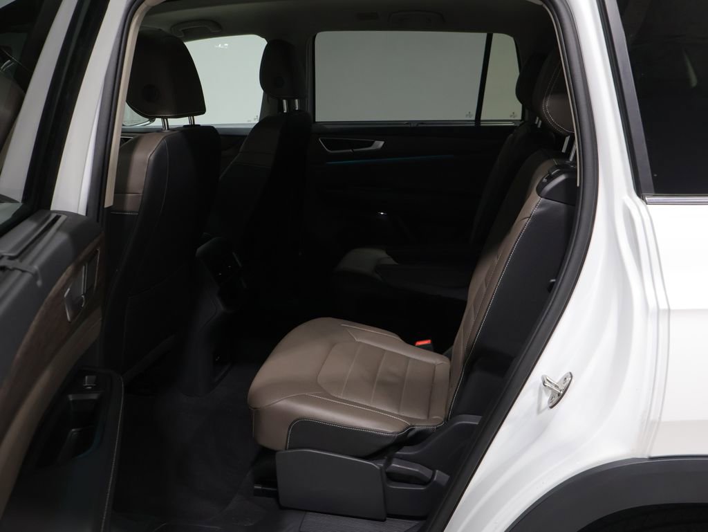 Used 2025 Volkswagen Atlas SEL AWD/4WD image 16