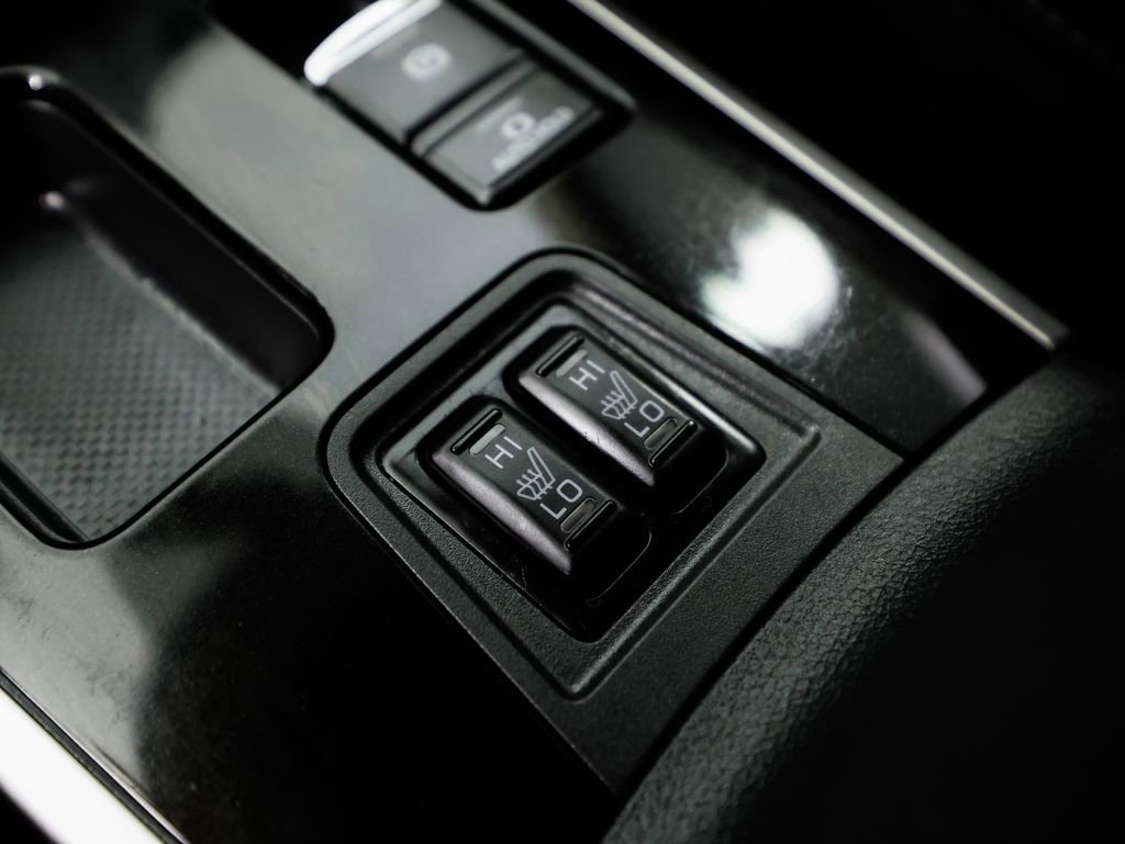 Used 2020 Mitsubishi Outlander ES image 28