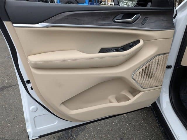 New 2026 Jeep Grand Cherokee Limited w/ Luxury Tech Group II AWD/4WD image 19