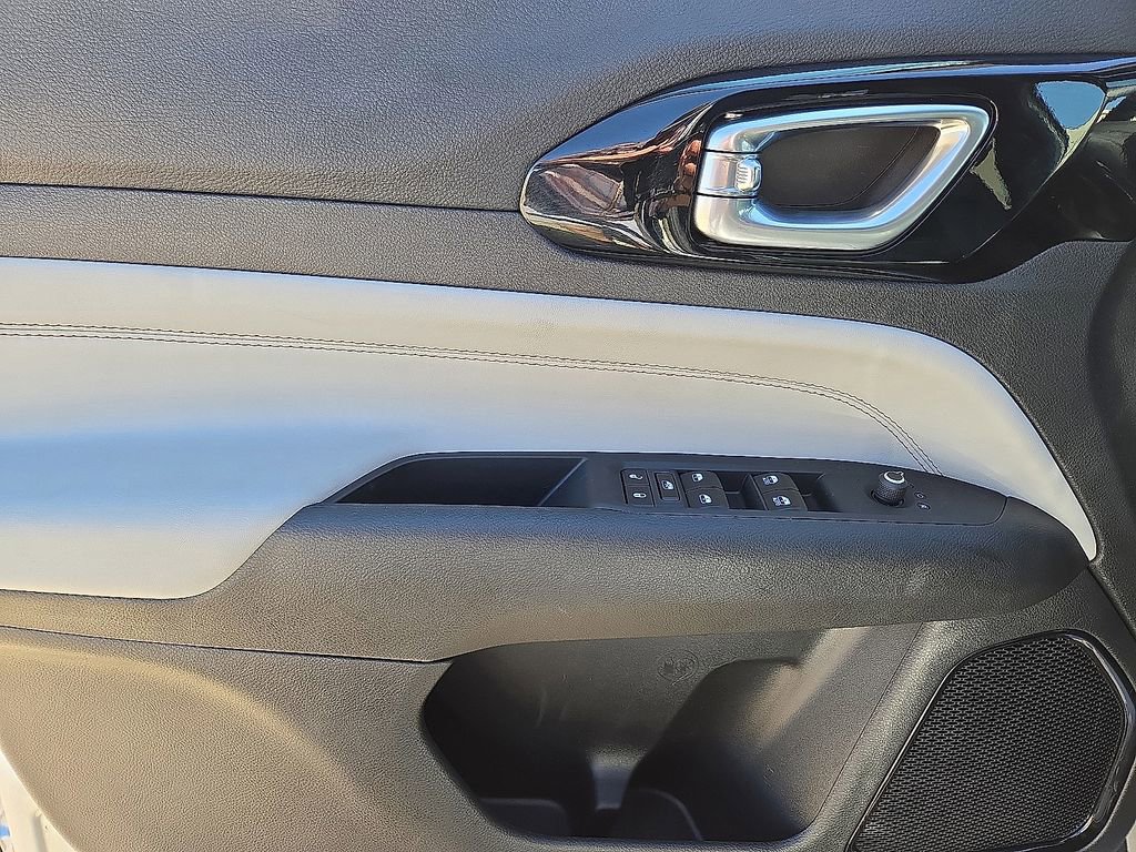 Used 2025 Jeep Compass Limited image 22