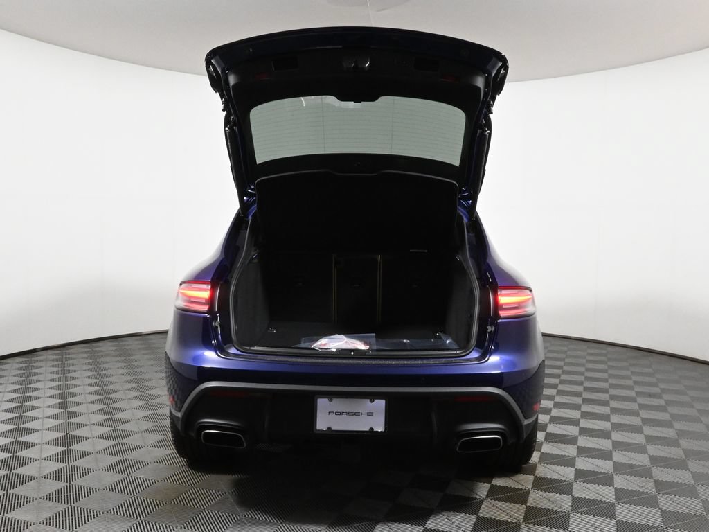 Used 2025 Porsche Macan AWD/4WD image 43