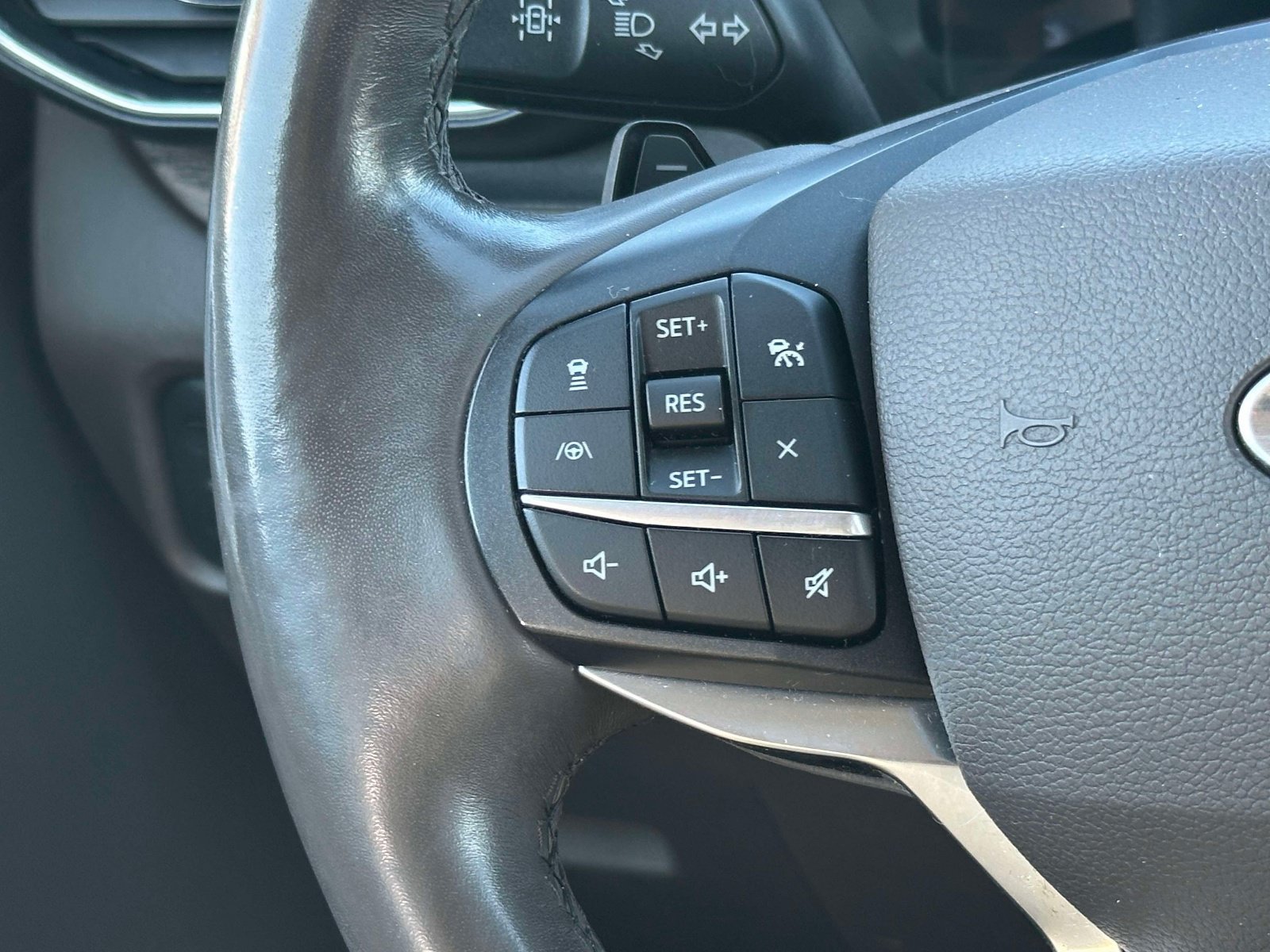 Used 2020 Ford Explorer Platinum w/ Premium Technology Package AWD/4WD image 24