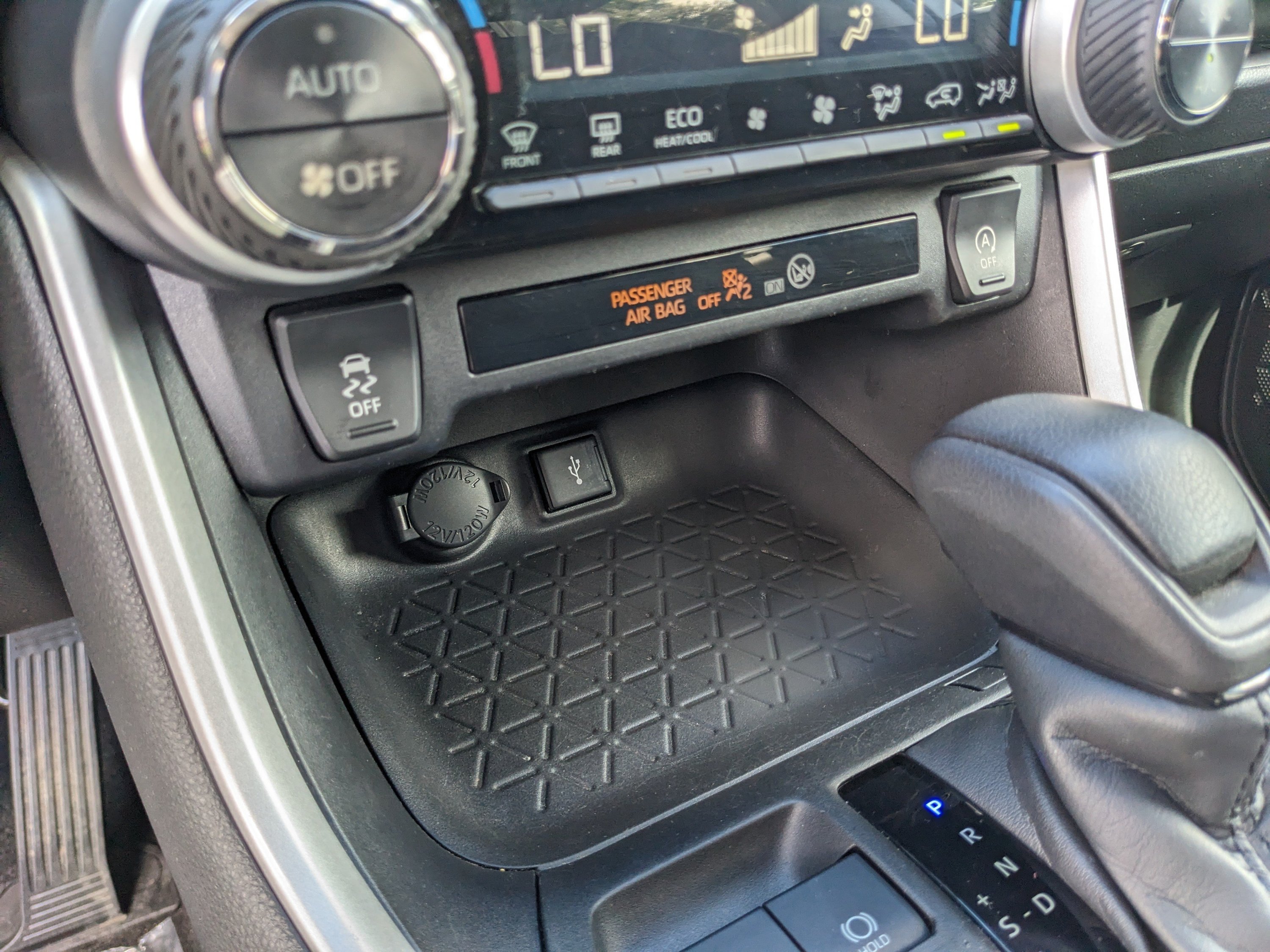 Used 2022 Toyota RAV4 XLE FWD image 25